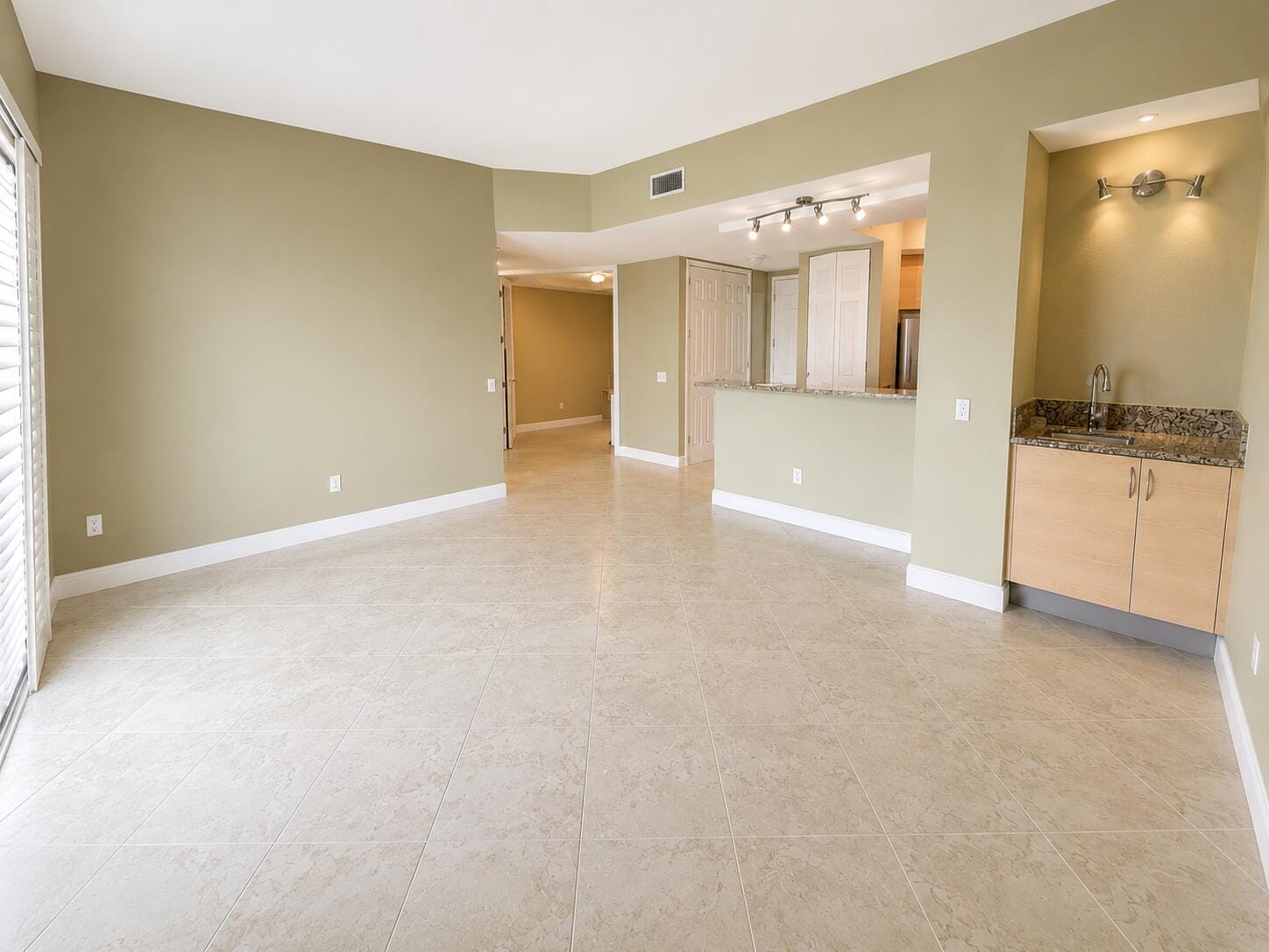 2625 NE 14th Avenue NE 406 — photo 8