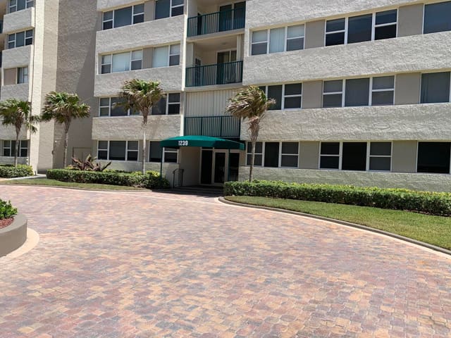 1237 S HILLSBORO MILE Hillsboro Mile N 601, Hillsboro Beach, FL 33062