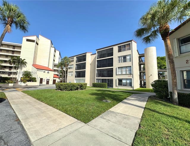 2324 S Cypress Bend Drive 415, Pompano Beach, FL 33069