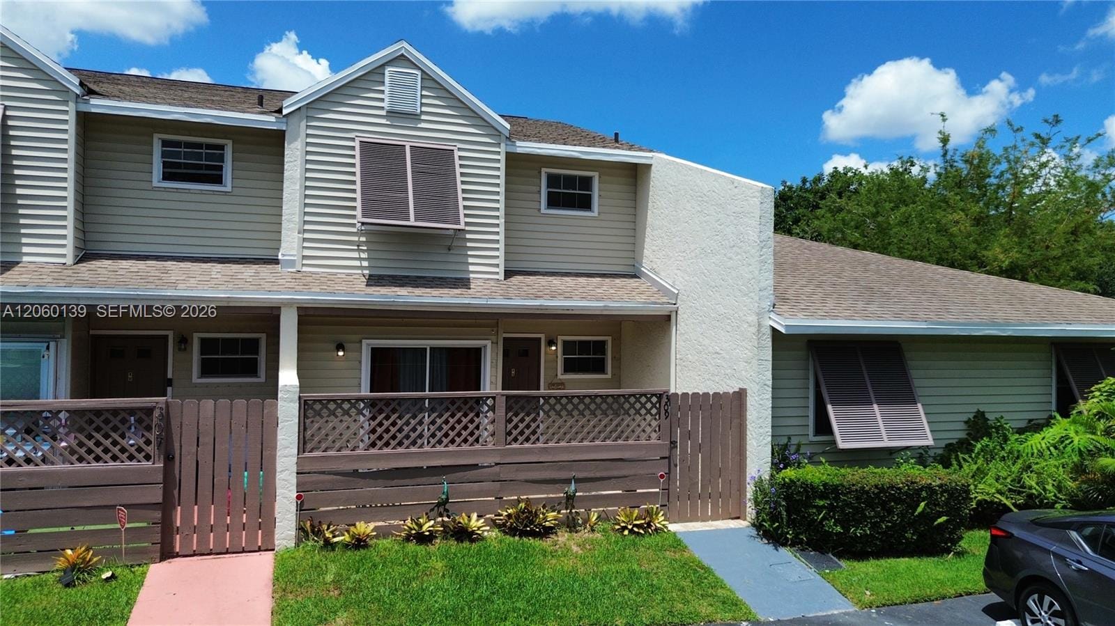309 W Hemingway Circle — photo 1