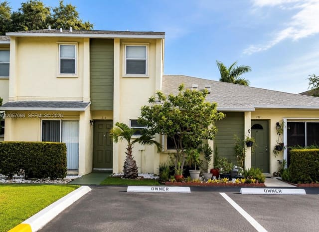 773 Crystal Lake Drive 773, Deerfield Beach, FL 33064