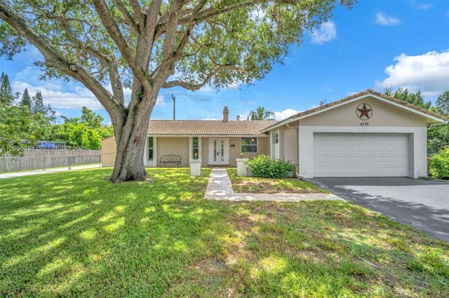 4770 SW 70th Terrace, Davie, FL 33314