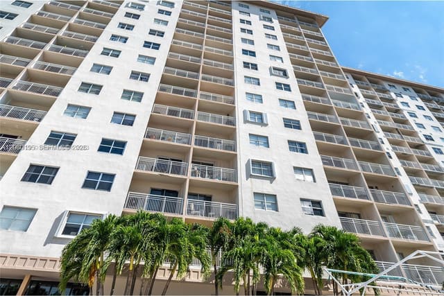 400 Kings Point Drive 320, Sunny Isles Beach, FL 33160