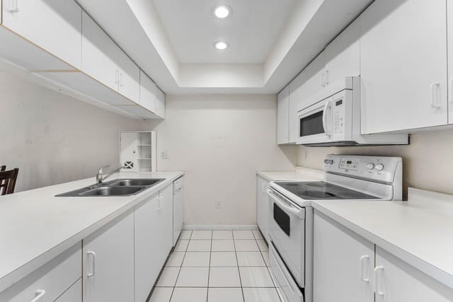 170 WATERSIDE Drive 170, Hypoluxo, FL 33462