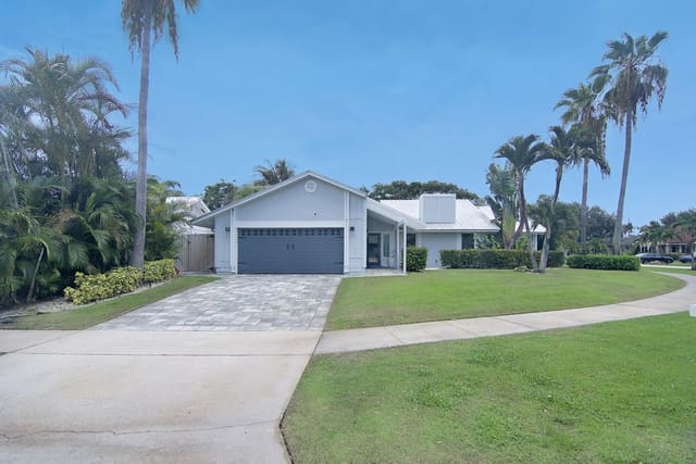 19 PINEHILL Trail E, Tequesta, FL 33469