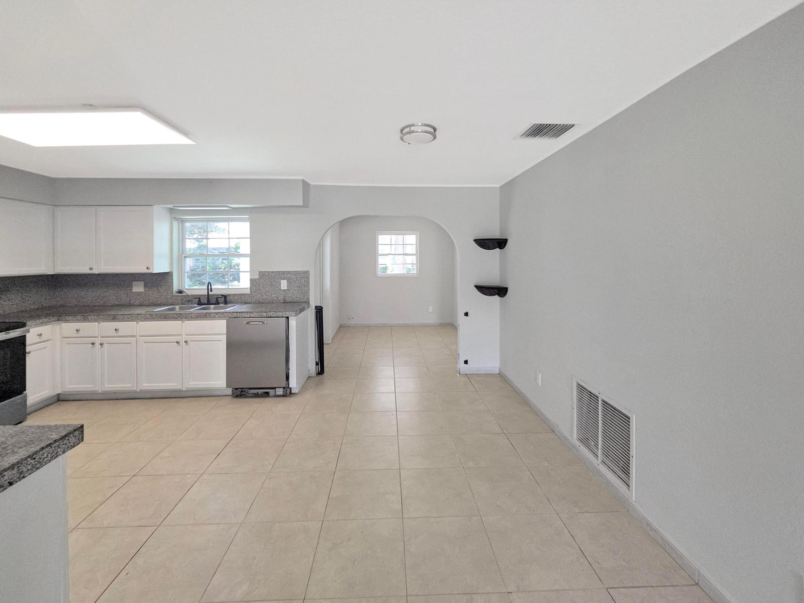 5114 MYRTLE Drive — photo 6