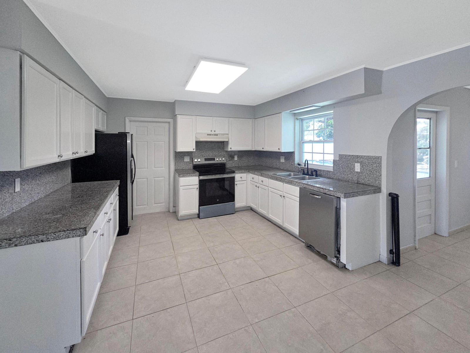 5114 MYRTLE Drive — photo 7