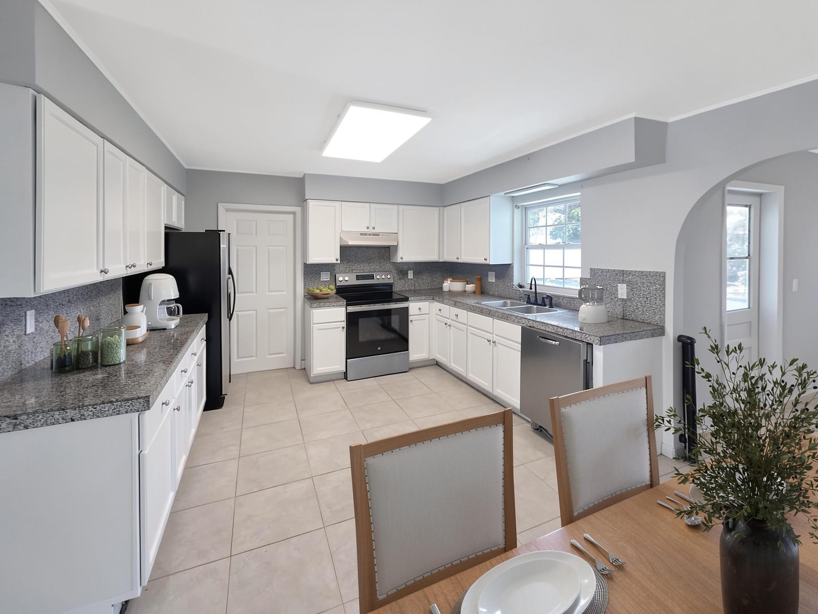 5114 MYRTLE Drive — photo 8