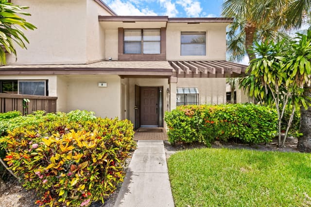 3952 COCOPLUM Circle 3646, under contract in Karanda Village II, Coconut Creek, FL