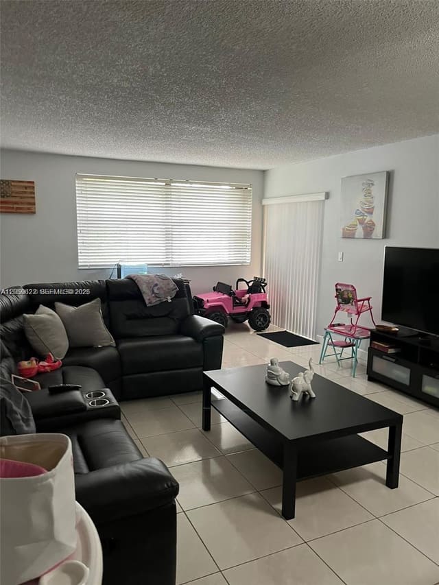 10135 NW 9th St Circle 5-208, Las Brisas Village, Miami, FL