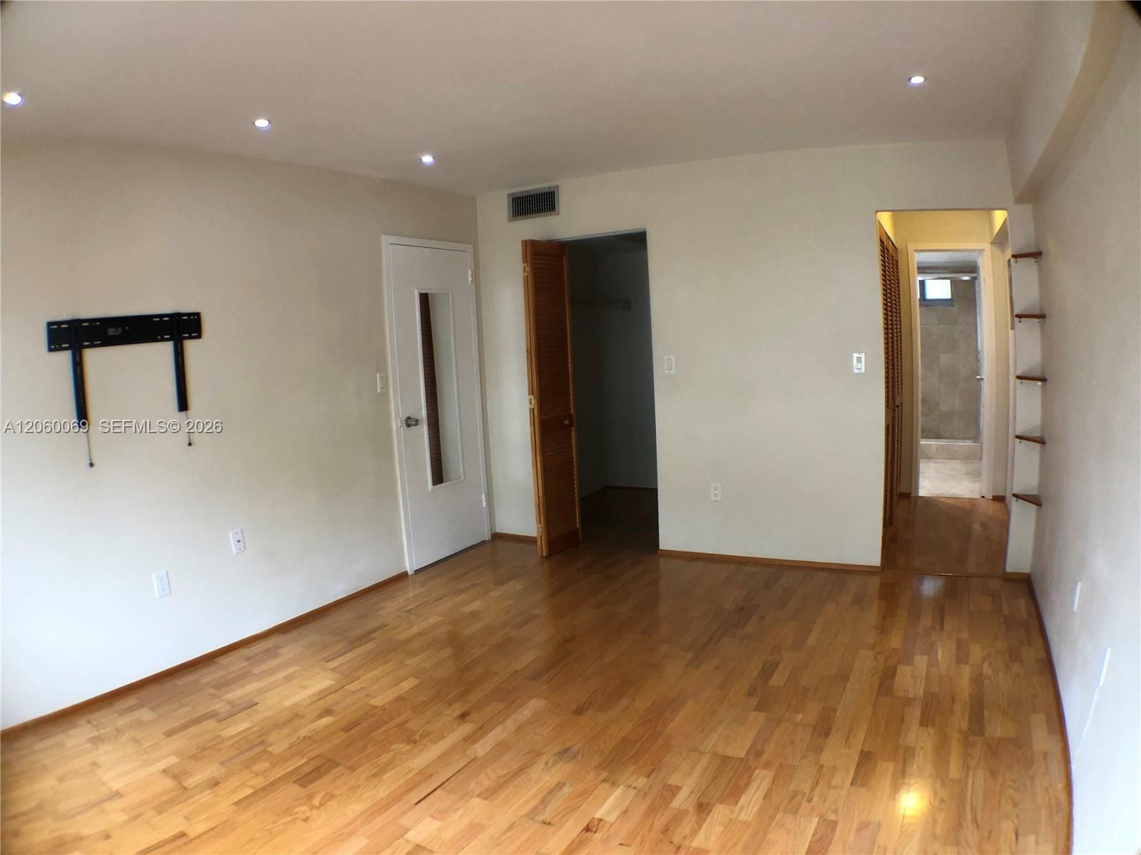 1025 Alton Road 504 — photo 8