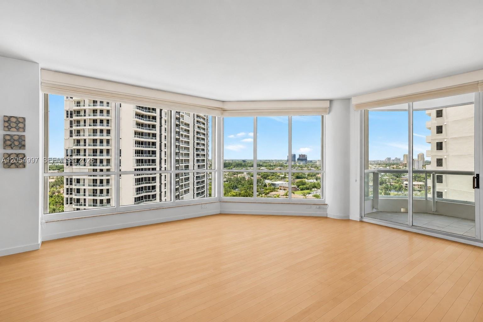 21150 Point Place 1605, Aventura, FL 33180 photo 2