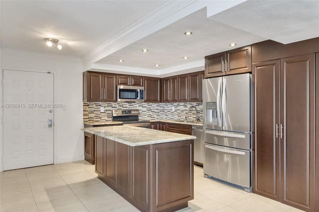 6061 Collins Avenue 15D, Miami Beach, FL 33140