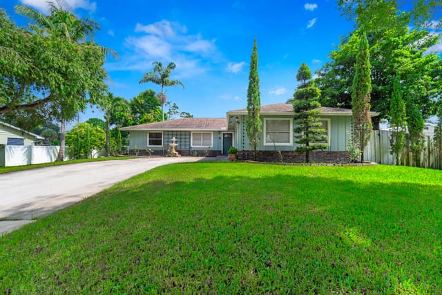 110 W Mango Road, sold in Florida Gardens 4, Lake Worth, FL