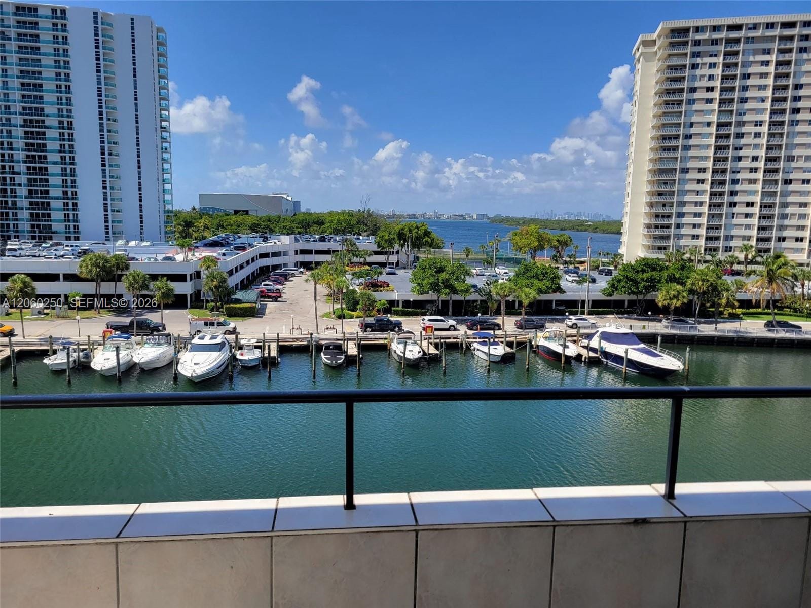 220 Kings Point Drive 606 — photo 2