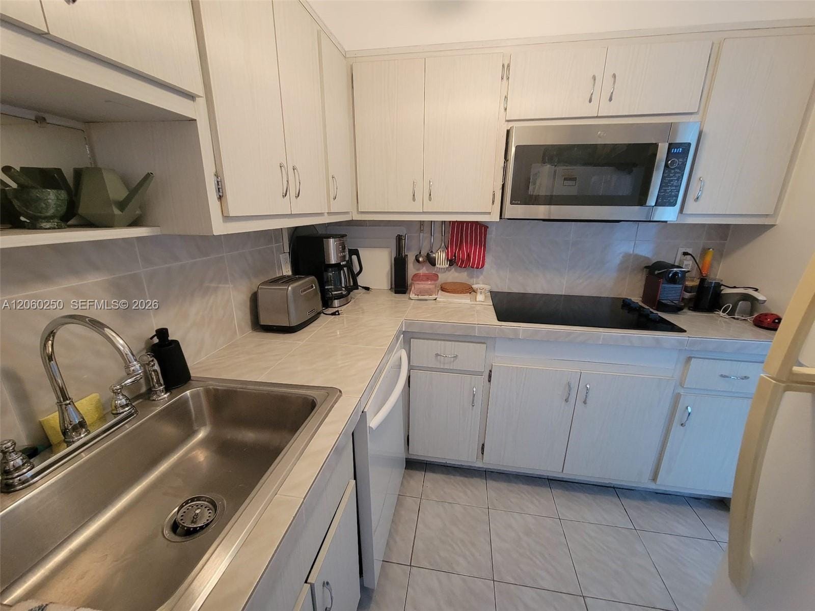 220 Kings Point Drive 606 — photo 11