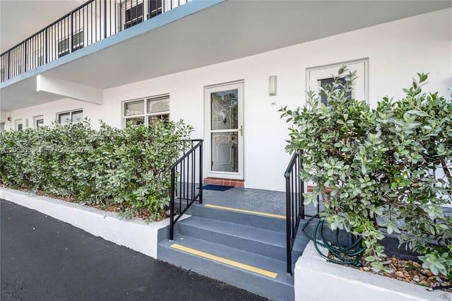 1501 S Ocean Boulevard 102, Lauderdale-By-The-Sea, FL 33062