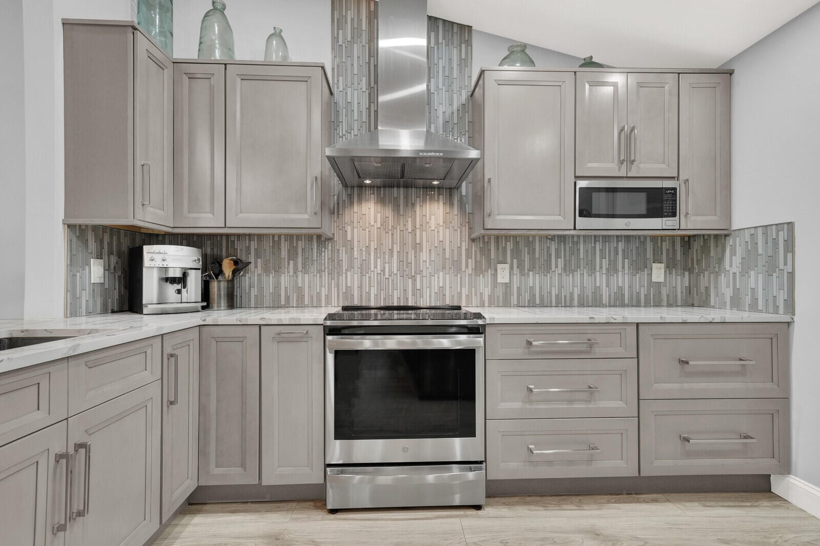 7906 LAKE SANDS Drive — photo 8