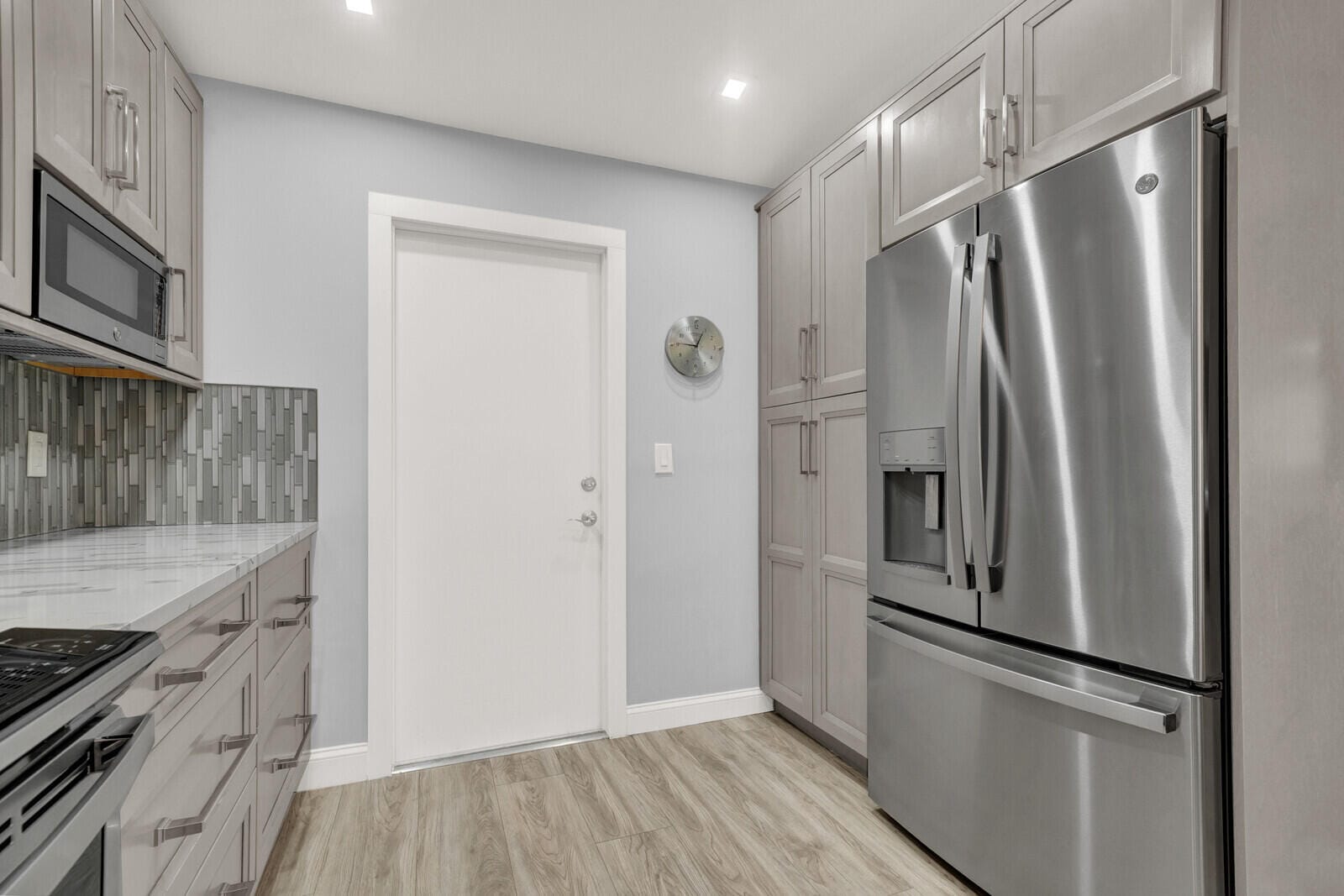 7906 LAKE SANDS Drive — photo 9