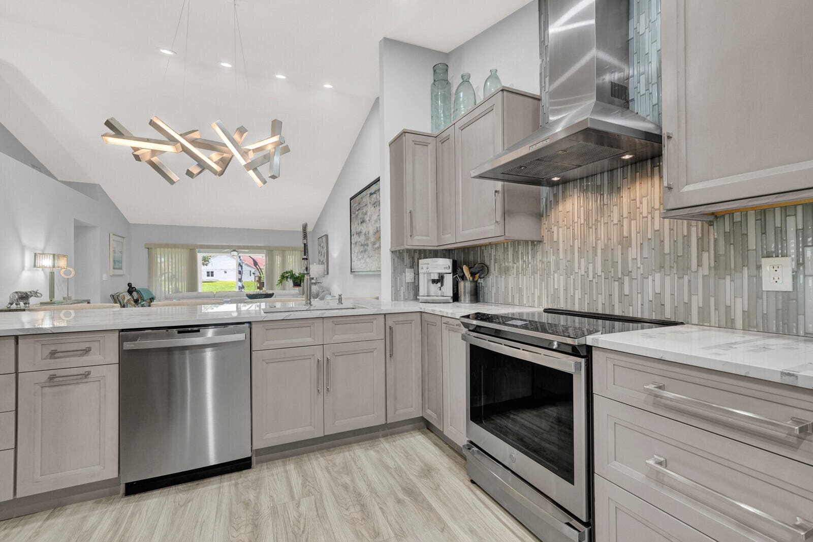 7906 LAKE SANDS Drive — photo 10