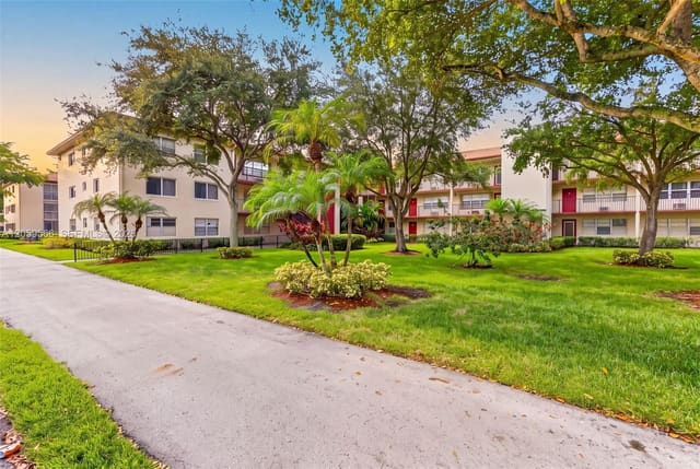 13350 SW 1st Street 103P, Pembroke Pines, FL 33027