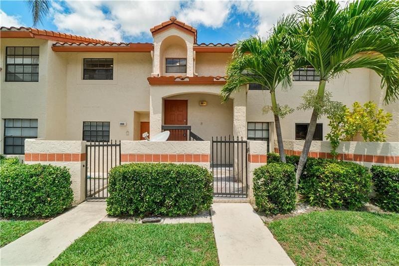 1004 Congressional Way — photo 3