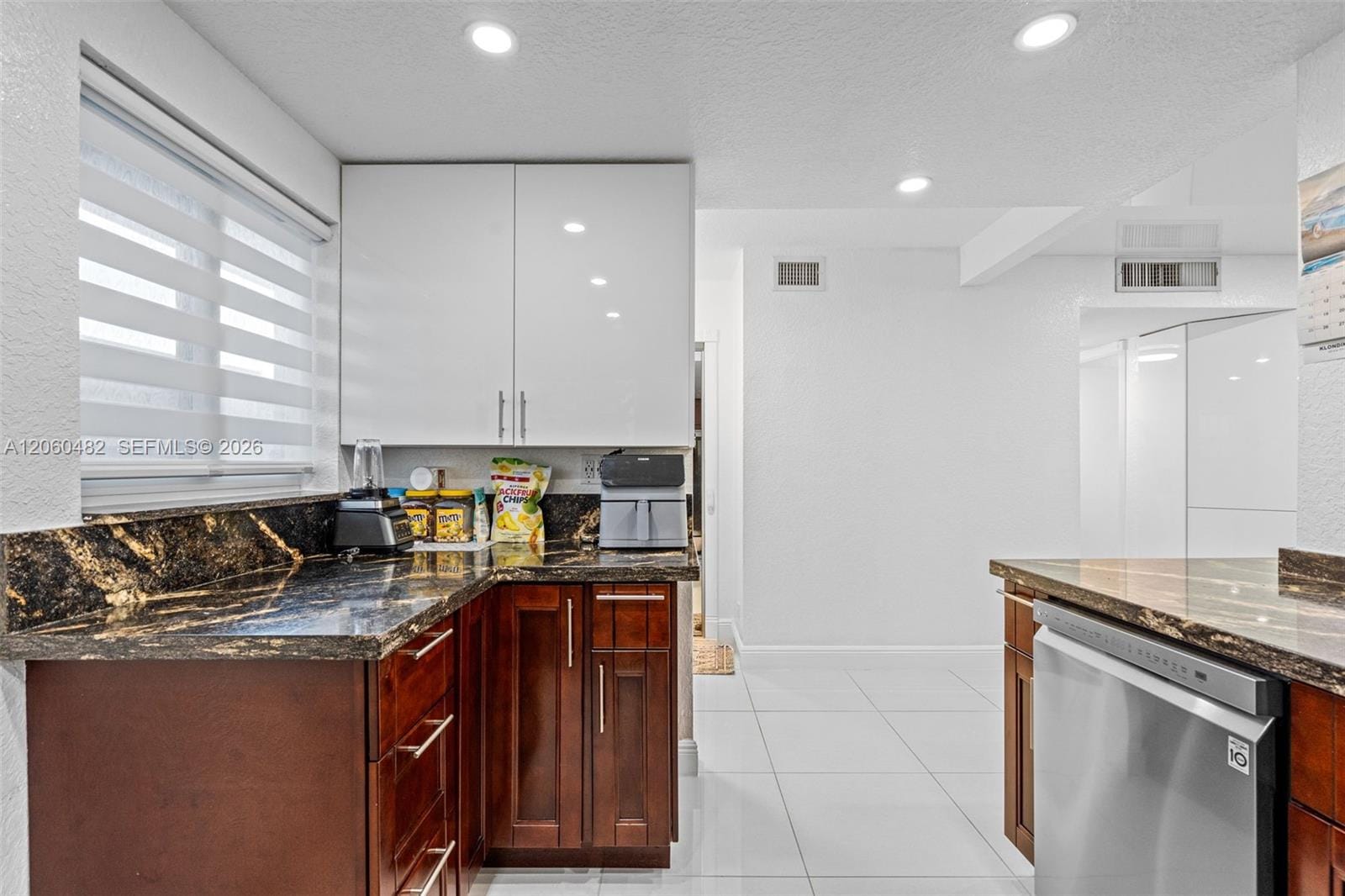 301 NE 14th Avenue 207 — photo 11