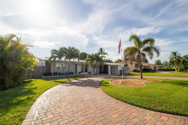 925 SE 14th Avenue, sold in Cove 3rd Sec, Deerfield Beach, FL