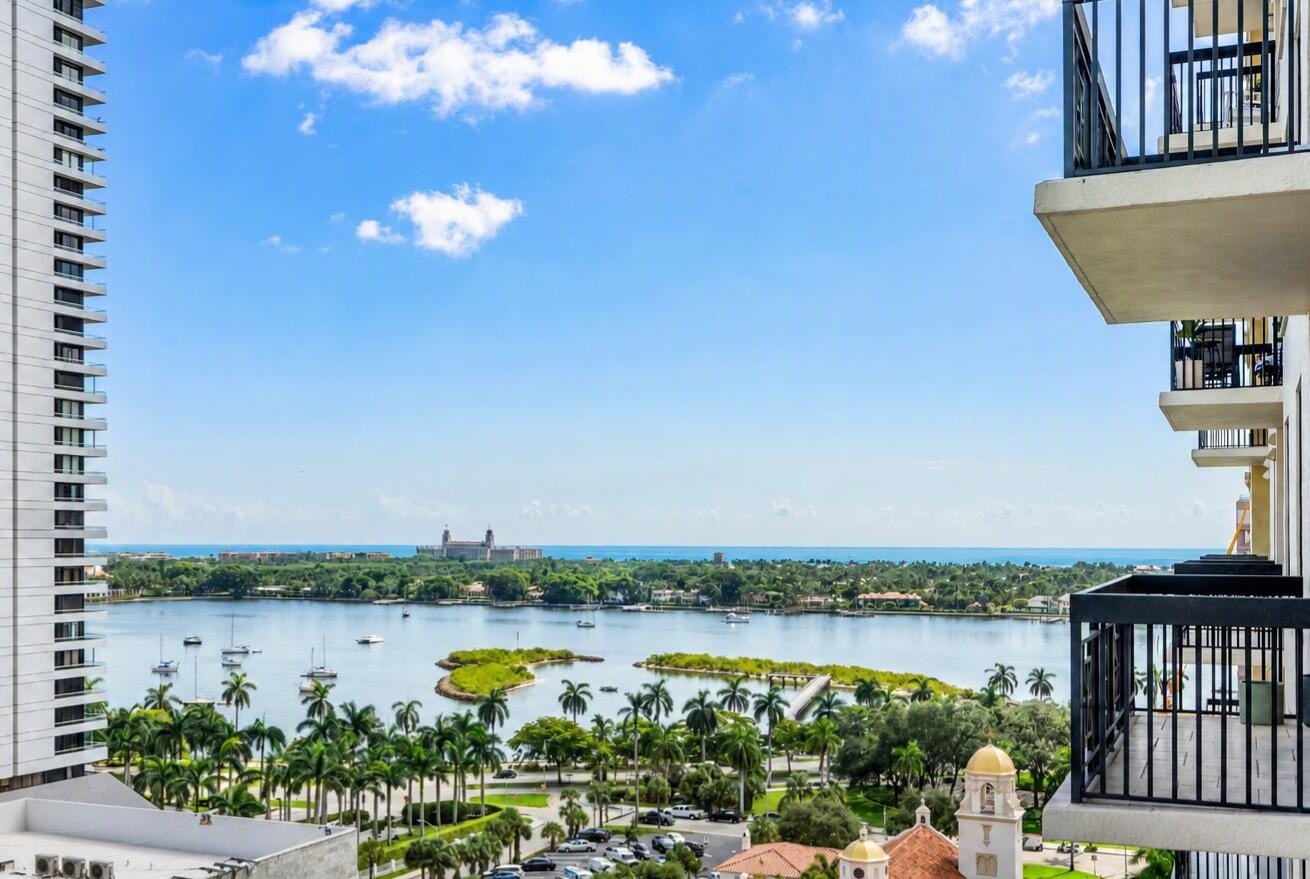 Pending home at 701 S Olive Avenue 823, West Palm Beach, FL 33401