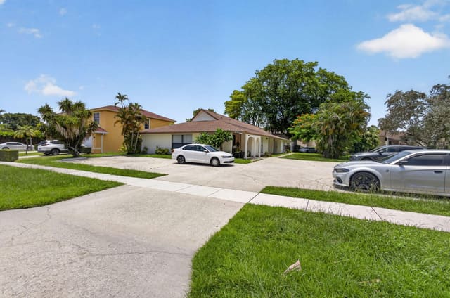 12395 Peconic Court, Wellington, FL 33414
