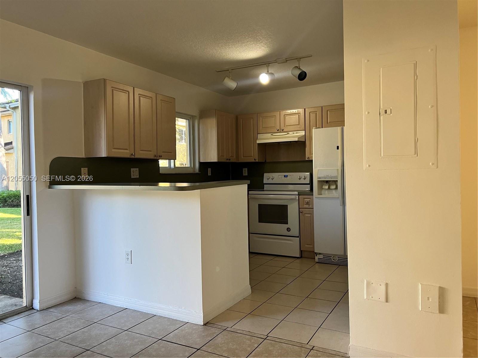 985 NE 33rd Terrace 104 — photo 4