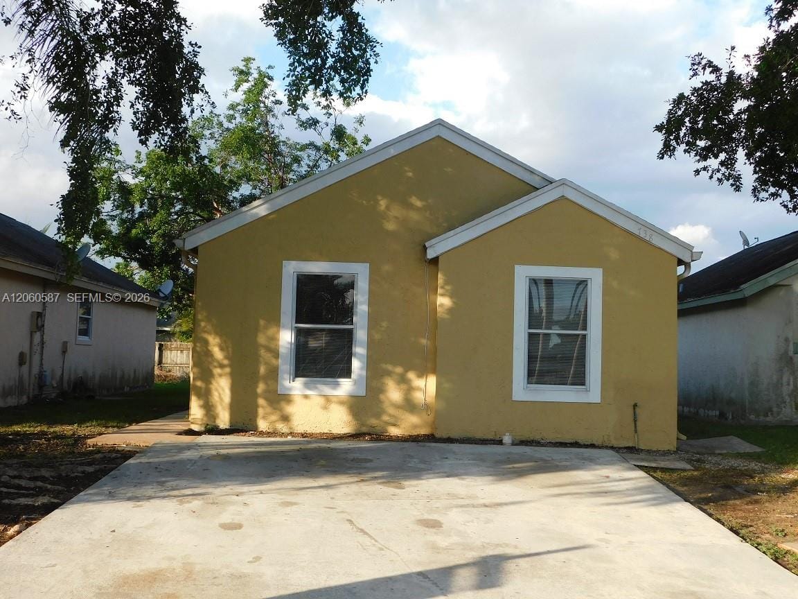 738 SW 9th Street — photo 1