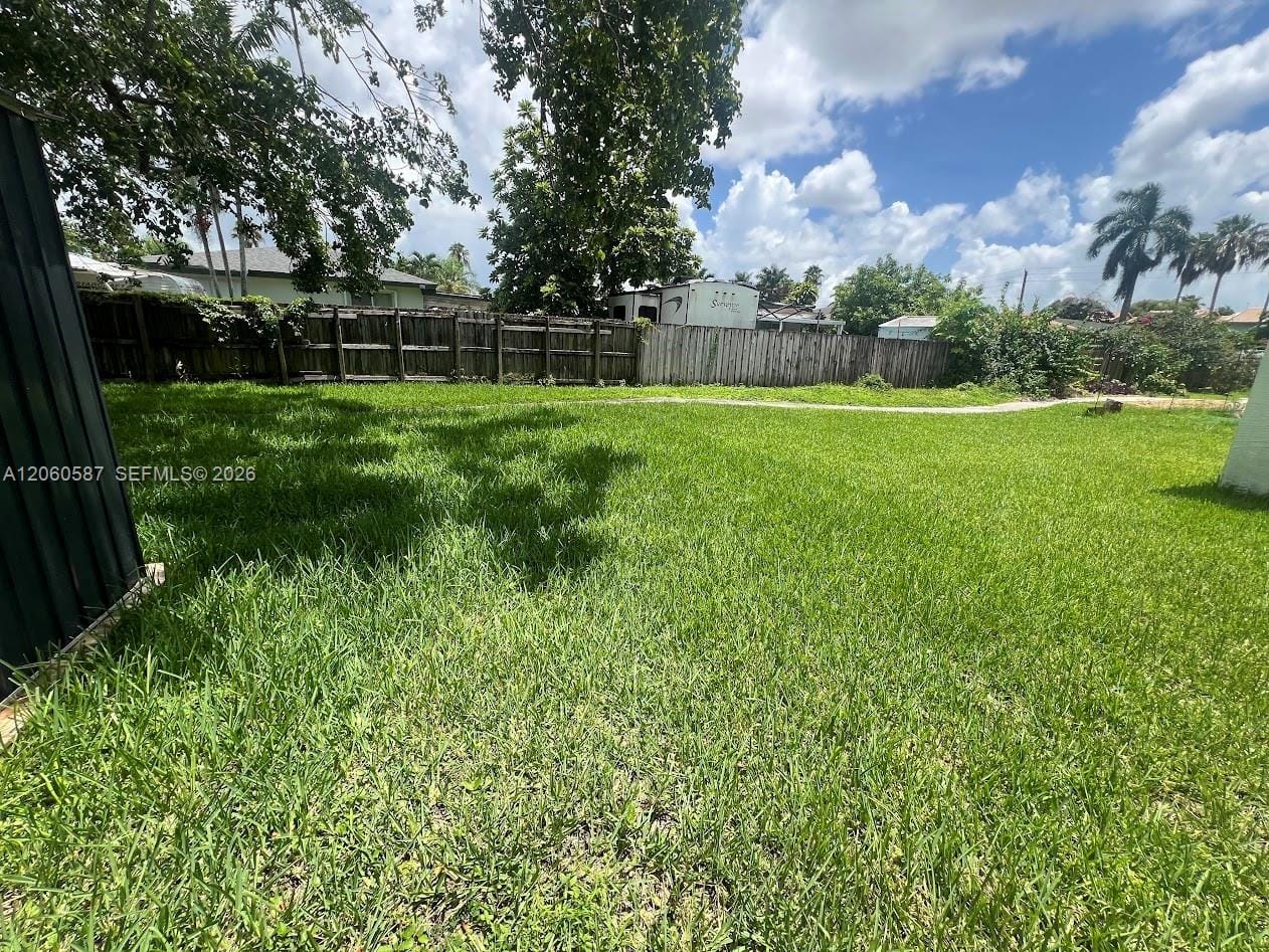 738 SW 9th Street — photo 2