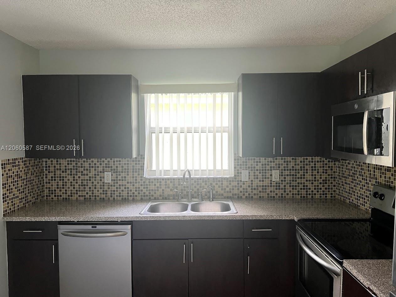 738 SW 9th Street — photo 5