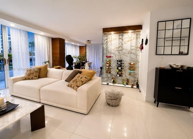 19195 NE 36th Court 205, Aventura, FL 33180