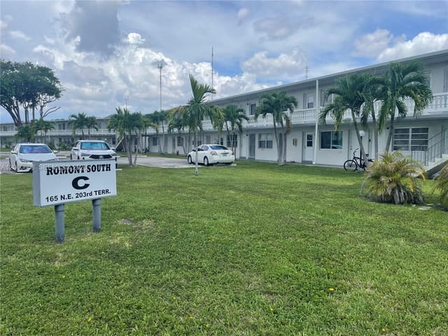 165 NE 203rd Terrace 26, Miami Gardens, FL 33179