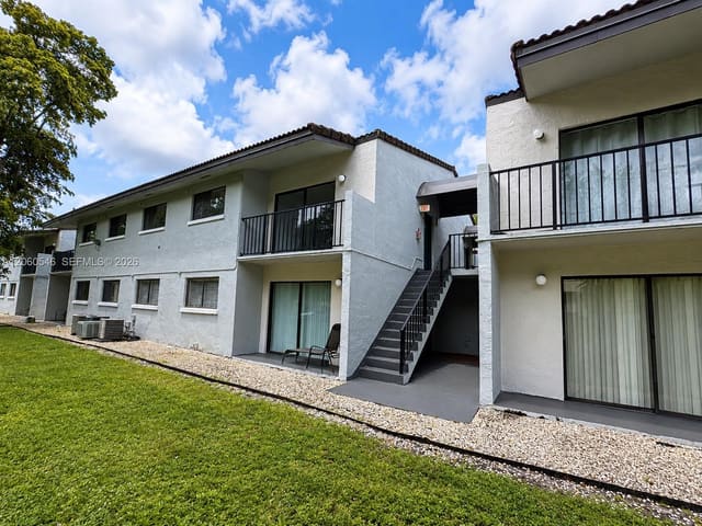 7095 NW 179th Street 209, Hialeah, FL 33015