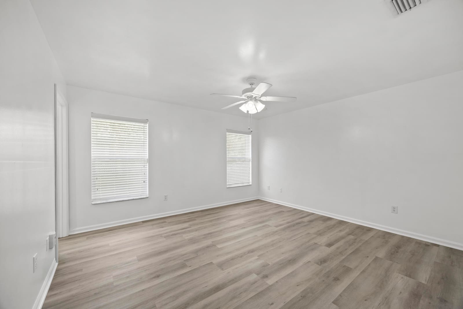 136 Sparrow Drive B — photo 3