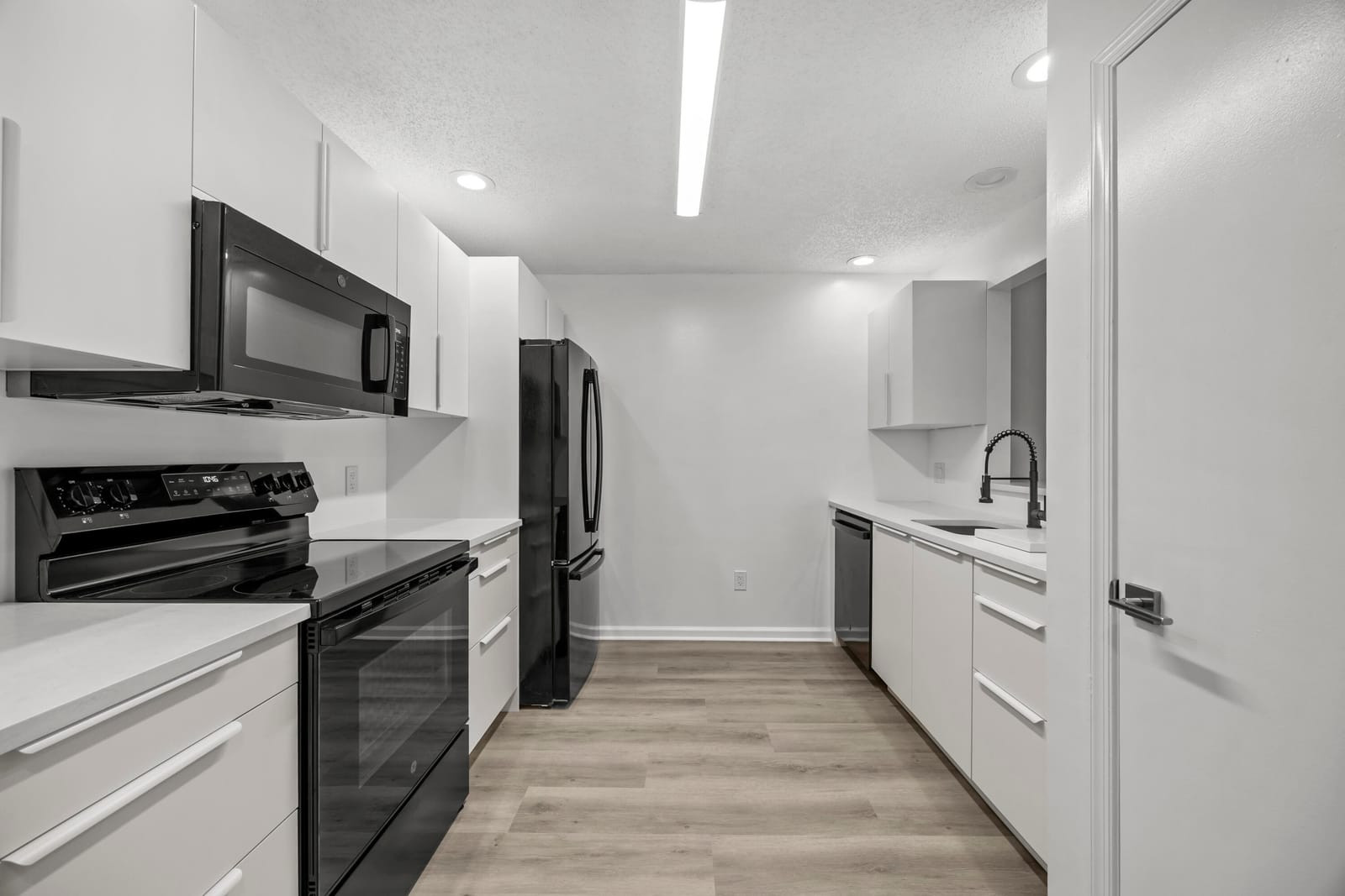 136 Sparrow Drive B — photo 2