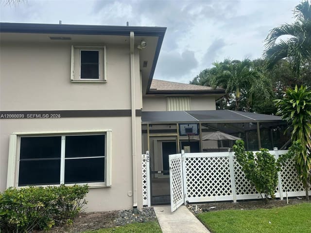 49 Essex Court C, Royal Palm Beach, FL 33411