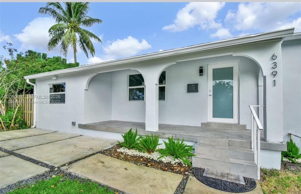 Pending home at 6391 SW 39th Street, Miami, FL 33155
