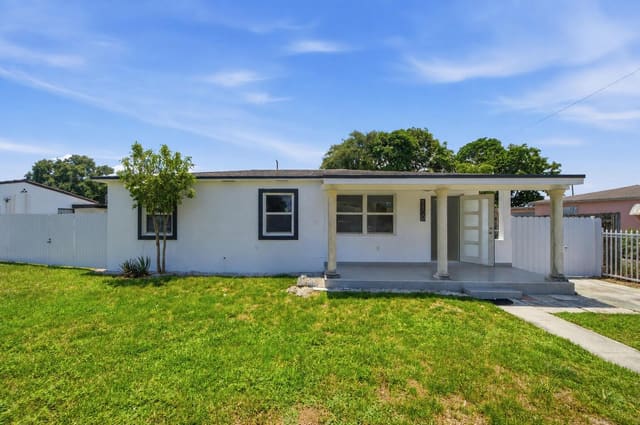 8800 NW 33 Avenue Road, sold in Broadmoor Manor, Miami, FL