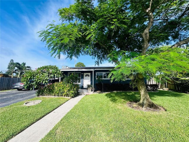 1020 S 14th Court 1, Lantana, FL 33462