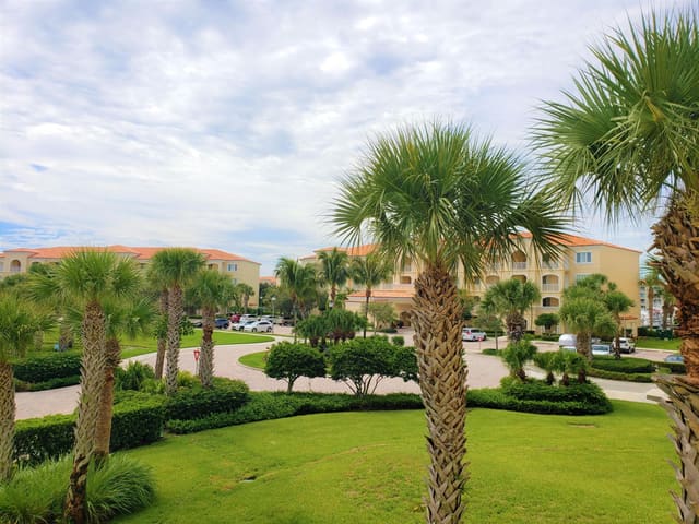 37 Harbour Isle Drive E 203, Fort Pierce, FL 34949