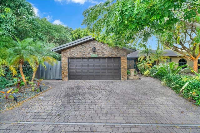 15830 SW 139th Avenue, Mediterrania, Miami, FL