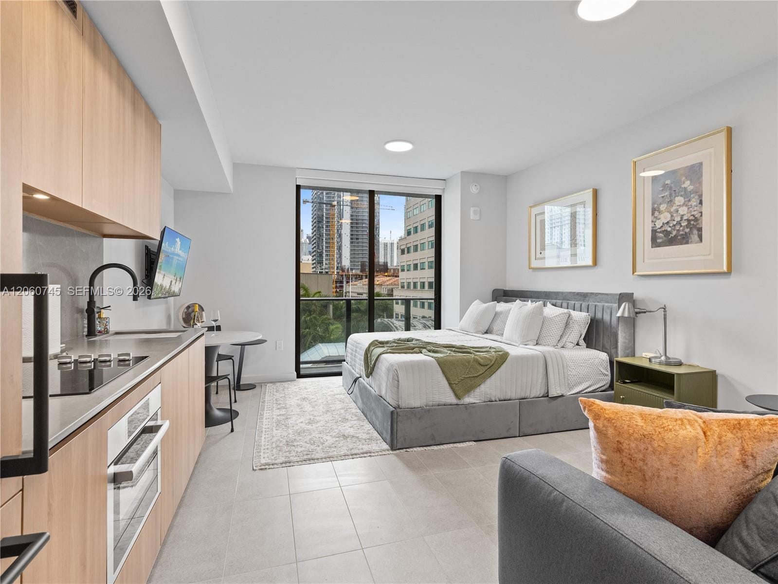 121 NE 5th Street 504, Miami, FL 33132 photo 2