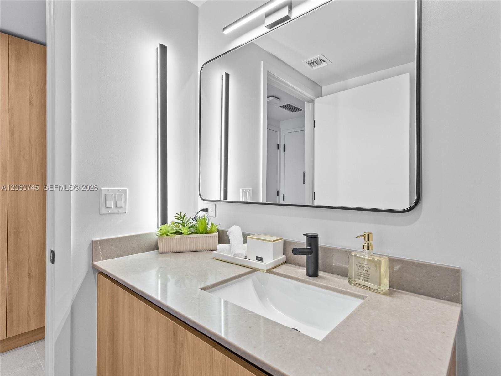 121 NE 5th Street 504, Miami, FL 33132 photo 10