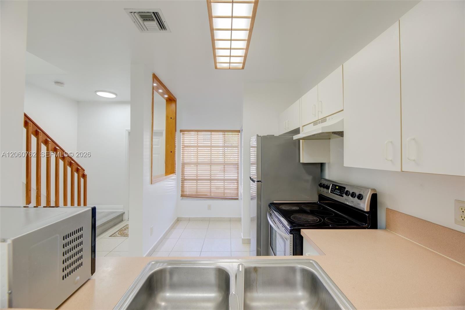 728 SW 122nd Avenue — photo 8