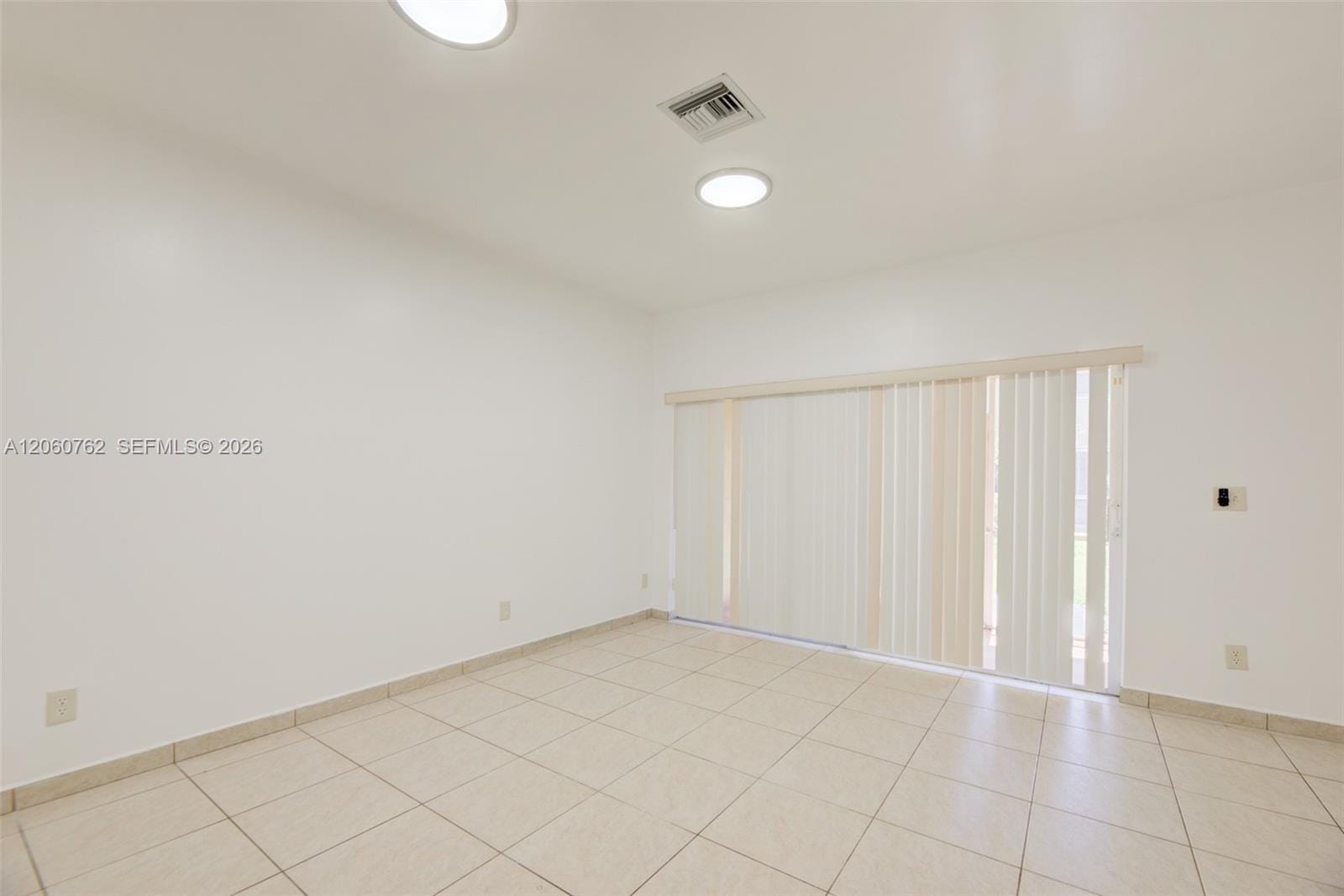 728 SW 122nd Avenue — photo 4