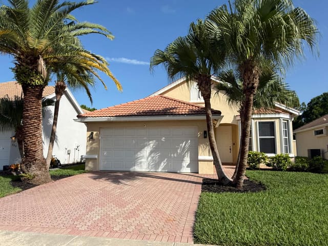 888 SW MUNJACK Circle, Lake Charles, Port St. Lucie, FL